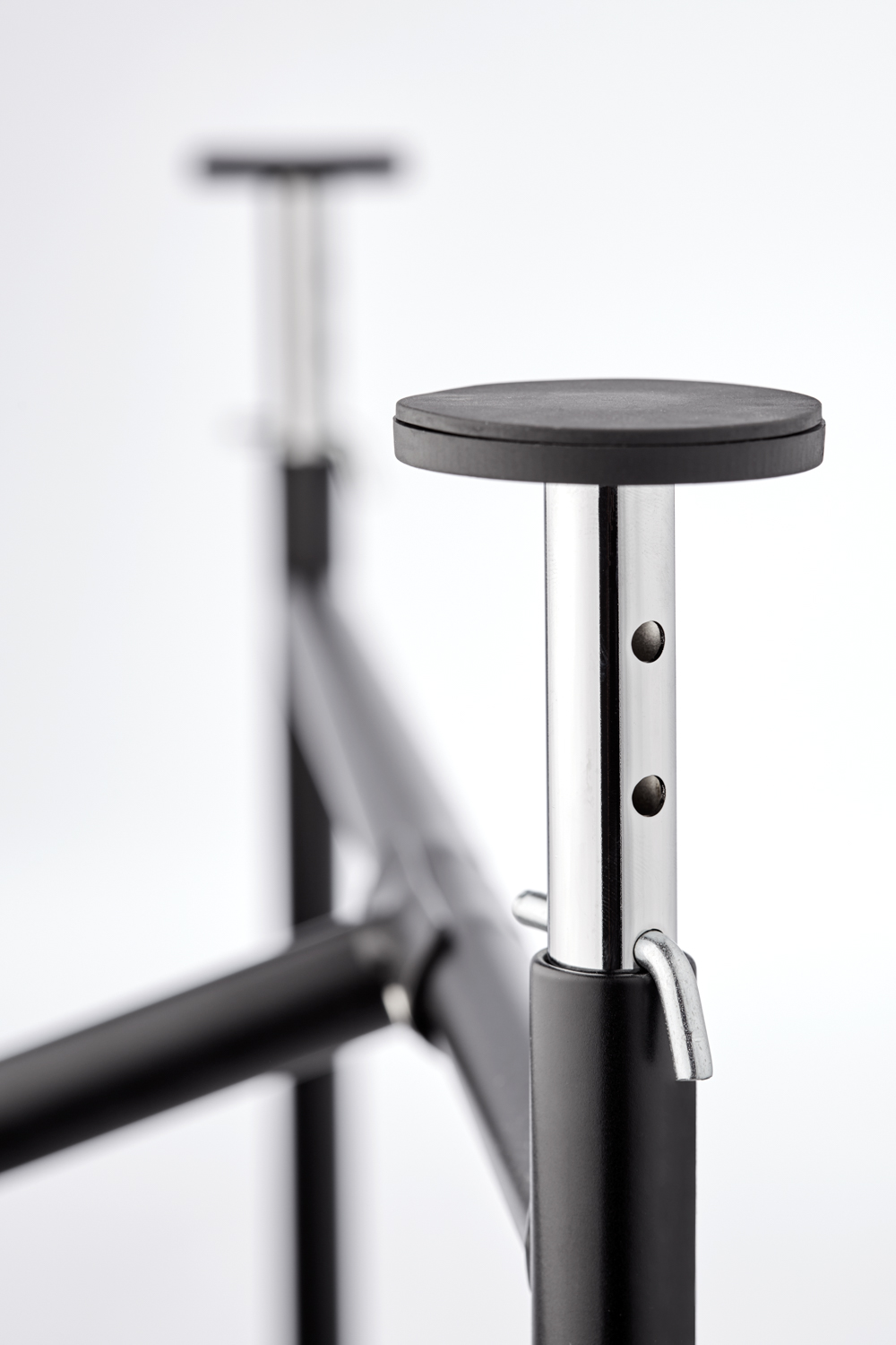 Height adjuster short, chrome, top support with anti-slipping pads, supplement to E2 office desk