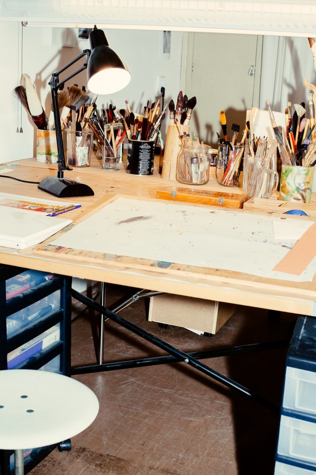 Kreative Kombination, Designklassiker E2 - auch bekannt als Eiermanntisch, höhenverstellbar, Tischplatte neigbar