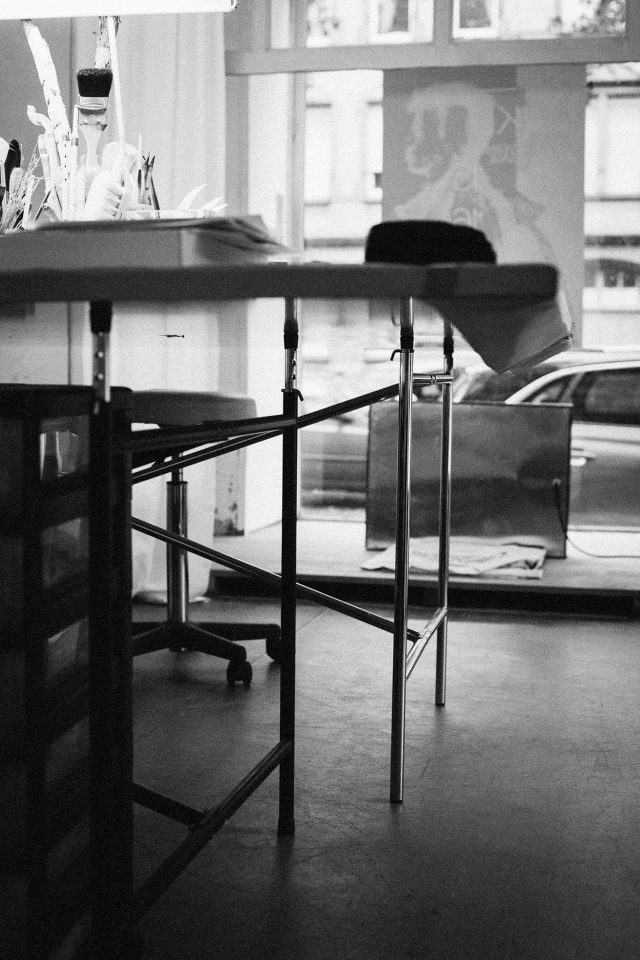 Arbeitstische E2, Kombination von Oberflächen Chrom und Schwarz, höhenverstellbar, Variante auch als Ess- oder Besprechungstisch nutzbar