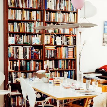 E2-Designklassiker - auch bekannt als Eiermanntisch, Esstisch für 6-8 Personen, Familienplatz, klassische Kombination