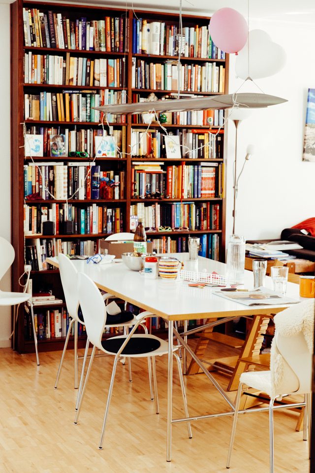 E2-Designklassiker - auch bekannt als Eiermanntisch, Esstisch für 6-8 Personen, Familienplatz, klassische Kombination