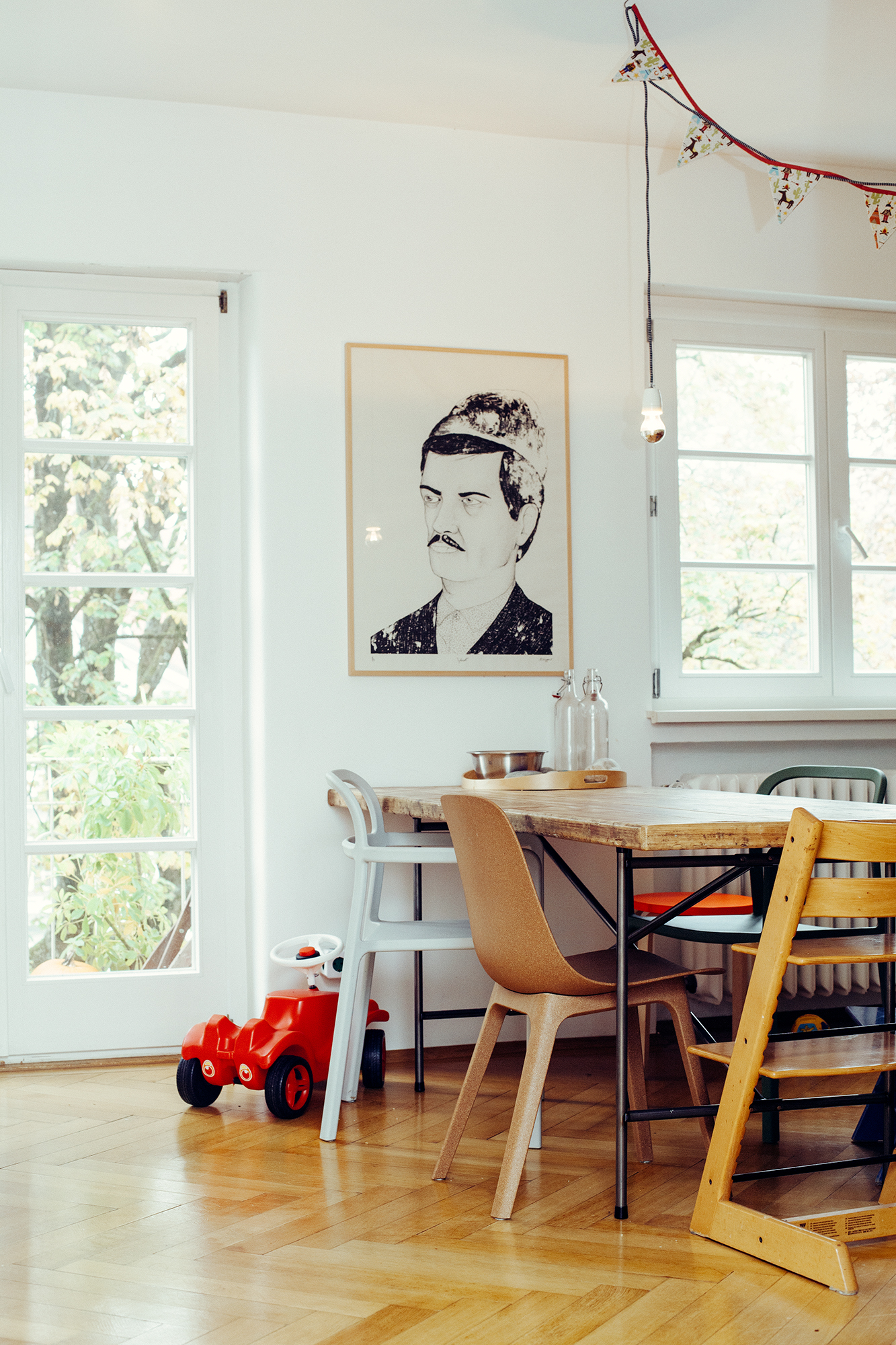 Esstisch, Designklassiker E2, hier im Speisenbereich für 6 Personen